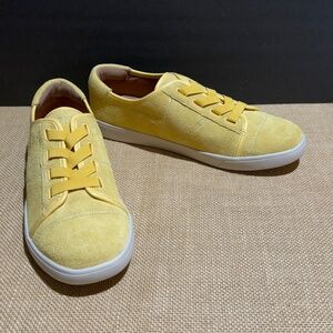 Vionic Womens Sunny Jean Suede Sneakers Slip On Low Top Sz 8.5 NWOT Arch Support